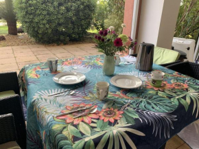 T2 Climatisé Avec Piscine, Wifi, Terrasse et Jardin au Port de Hyères - FR-1-335-194